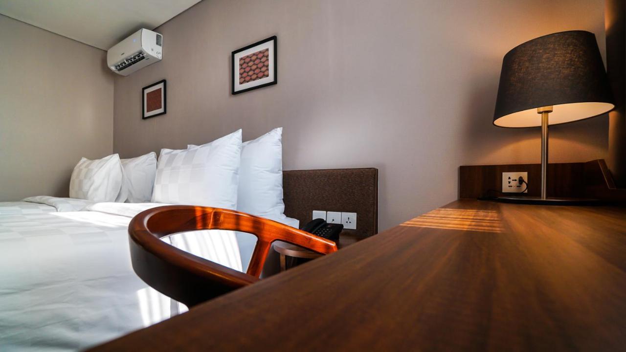 Tuscany Boutique Hotel South Tangerang Kültér fotó