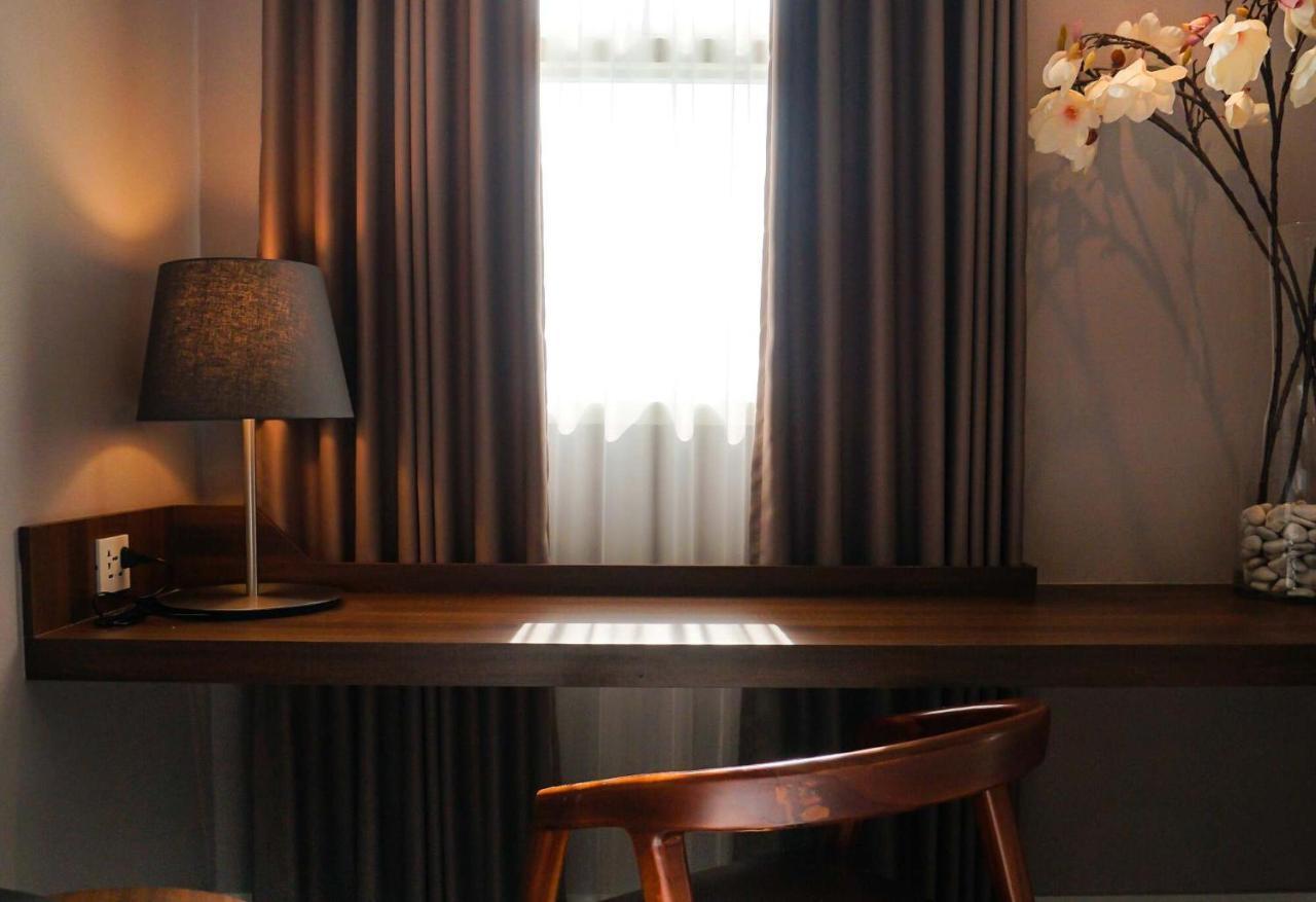Tuscany Boutique Hotel South Tangerang Szoba fotó